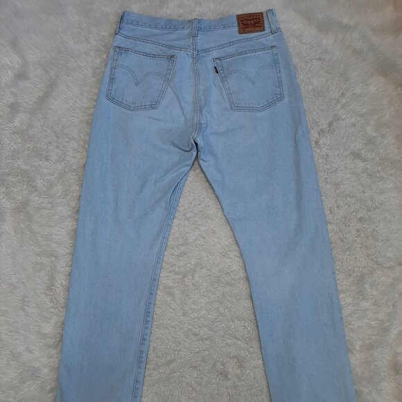 Levi's 501 Man's Blue Light Wash Straight Legs Fly Buttons Denim Jeans W30/L32 - Picture 4 of 11
